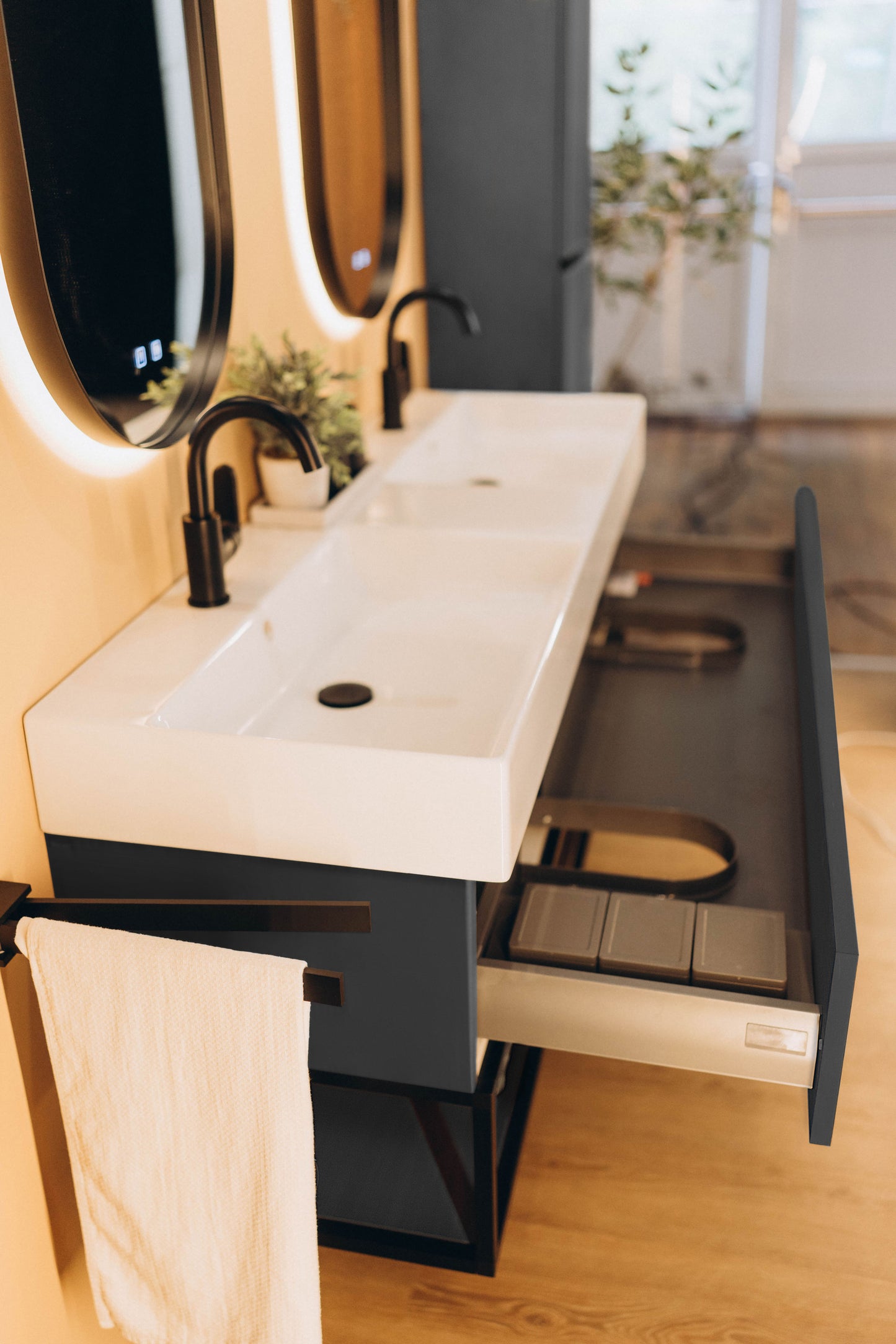 Quadro Waschtisch inkl. Unterschrank, Hochschrank und 2x Spiegel P - isaak-home.de